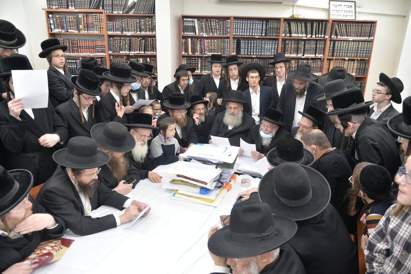בהוראת רב העיר: פחי האשפה בביתר עילית נמכרו לגוי