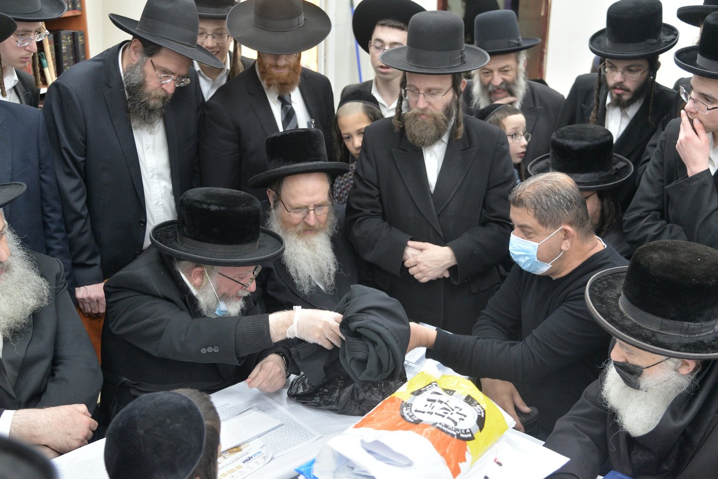 בהוראת רב העיר: פחי האשפה בביתר עילית נמכרו לגוי
