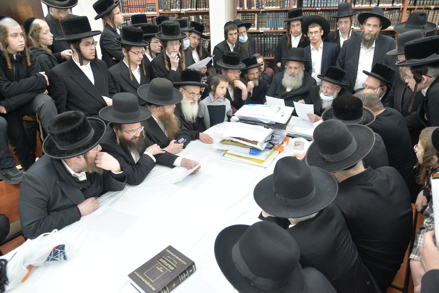 בהוראת רב העיר: פחי האשפה בביתר עילית נמכרו לגוי