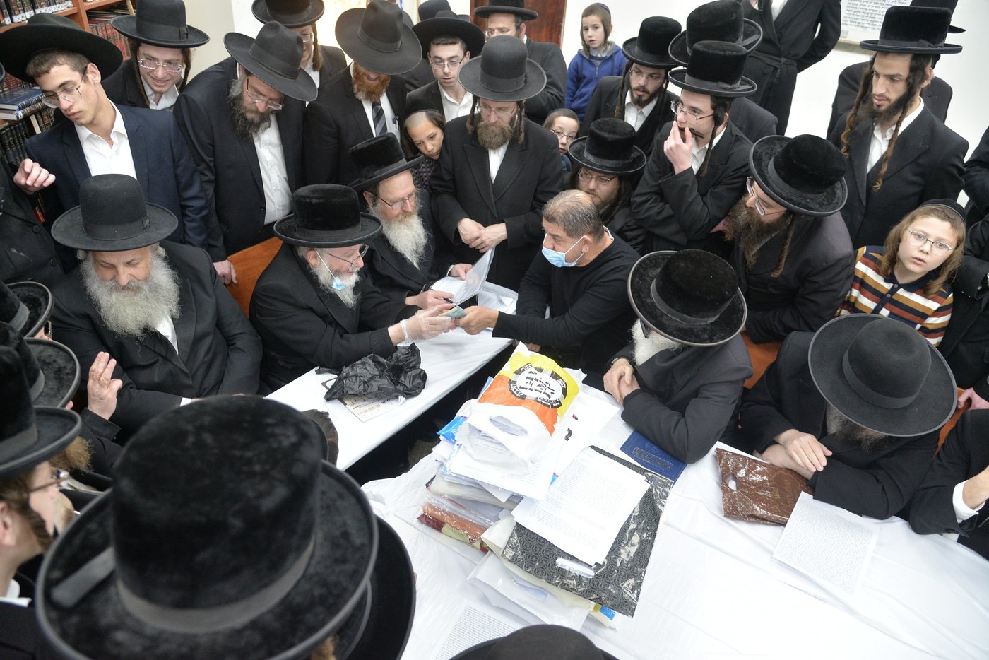 בהוראת רב העיר: פחי האשפה בביתר עילית נמכרו לגוי