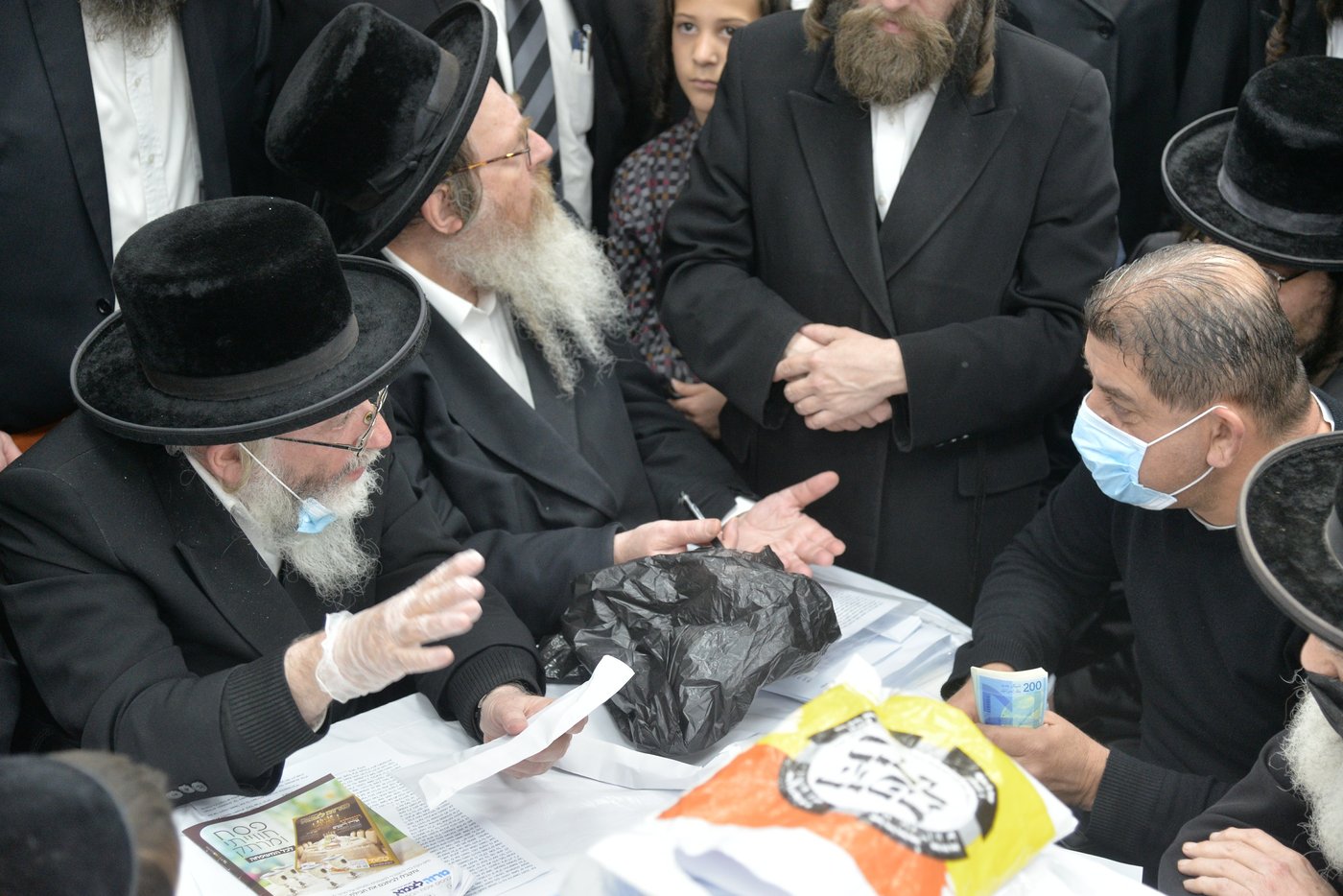 בהוראת רב העיר: פחי האשפה בביתר עילית נמכרו לגוי
