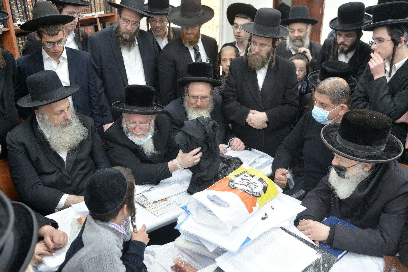 בהוראת רב העיר: פחי האשפה בביתר עילית נמכרו לגוי