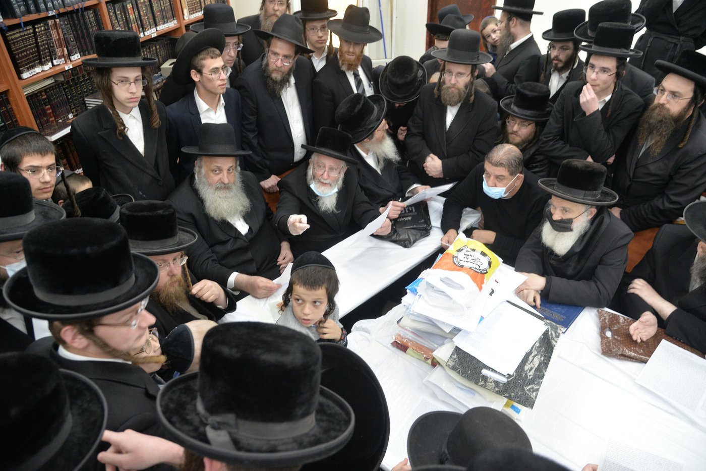 בהוראת רב העיר: פחי האשפה בביתר עילית נמכרו לגוי