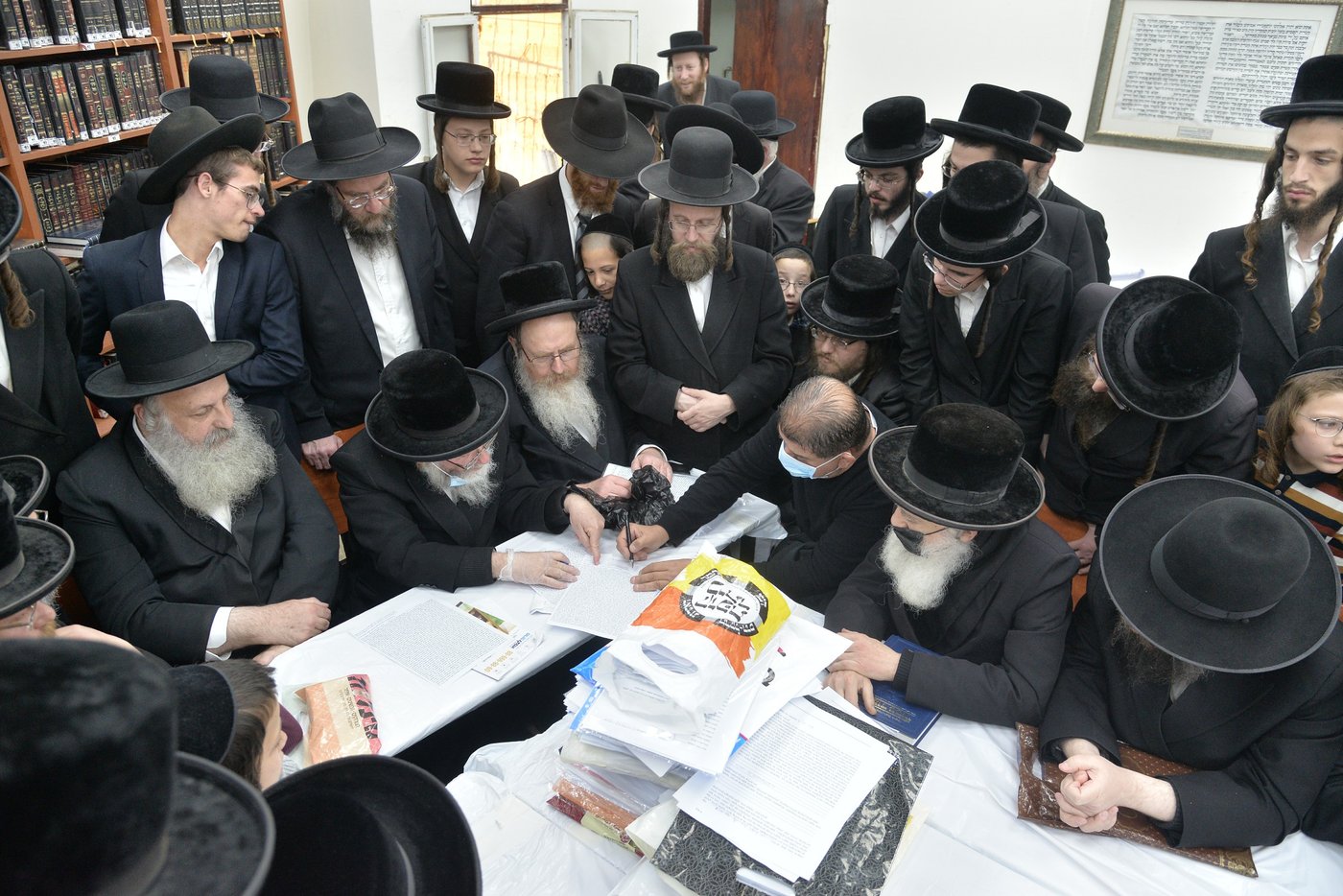 בהוראת רב העיר: פחי האשפה בביתר עילית נמכרו לגוי