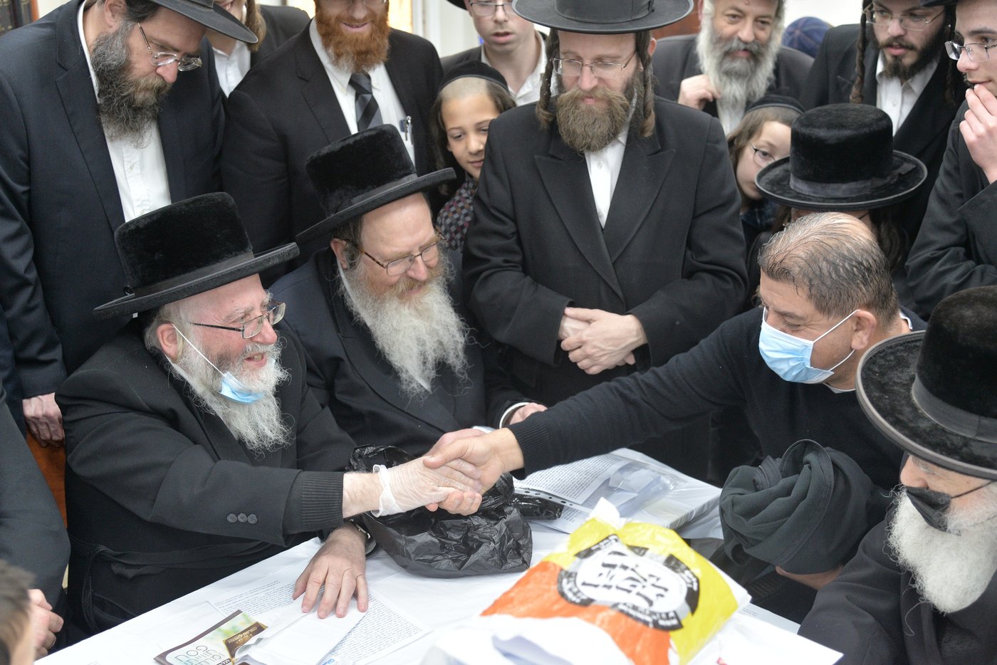 בהוראת רב העיר: פחי האשפה בביתר עילית נמכרו לגוי