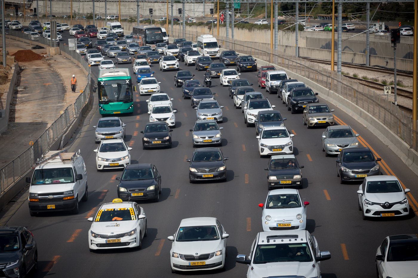 זינוק בתנועת כלי רכב בכבישים בחול המועד
