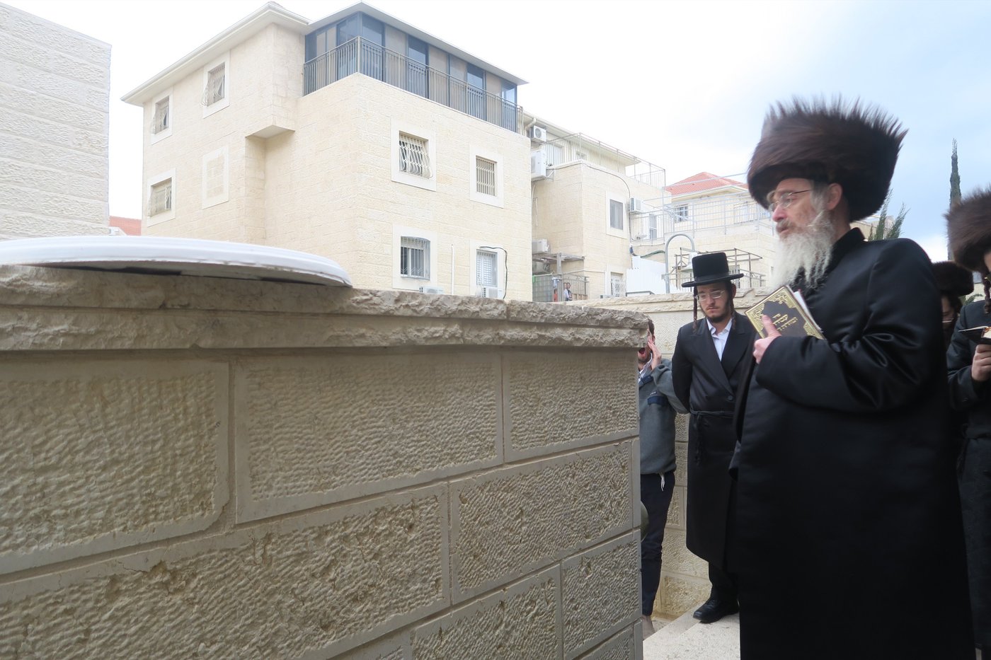 בביתר עילית: הרבי מהארנסטייפל בברכת האילנות