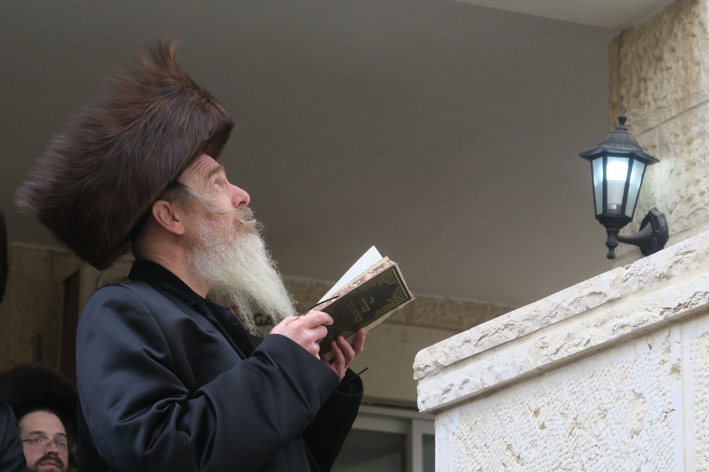 בביתר עילית: הרבי מהארנסטייפל בברכת האילנות