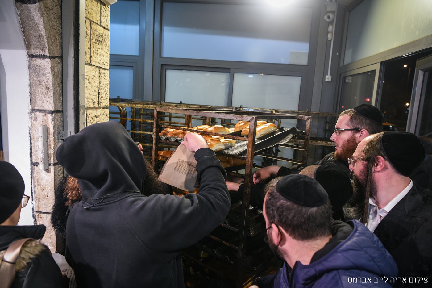 הירושלמים הסתערו על החמץ הראשון; צפו