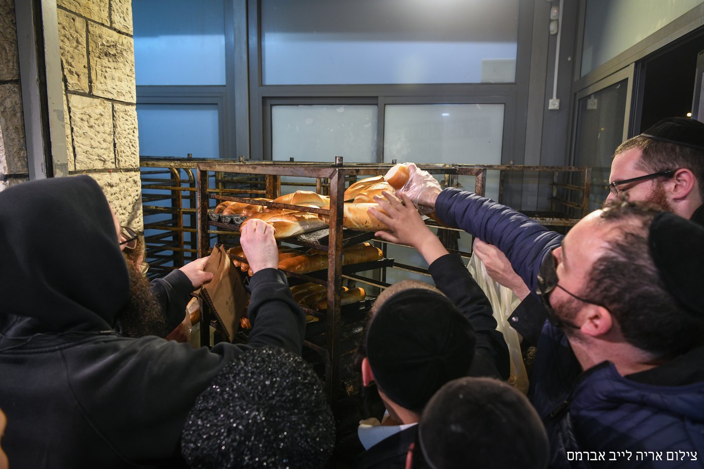 הירושלמים הסתערו על החמץ הראשון; צפו