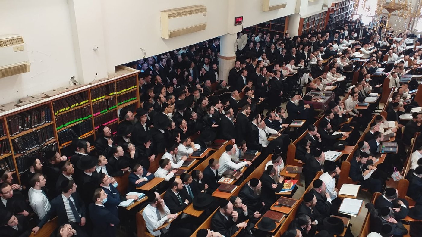 הגר"ש אלתר בשיעור במודיעין עילית, בחול המועד