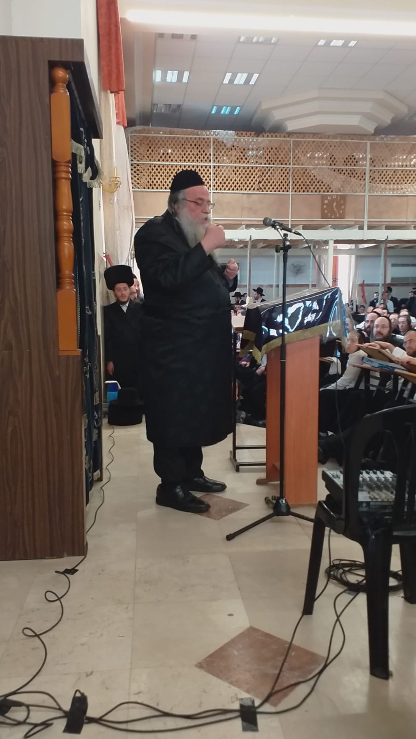 הגר"ש אלתר בשיעור במודיעין עילית, בחול המועד