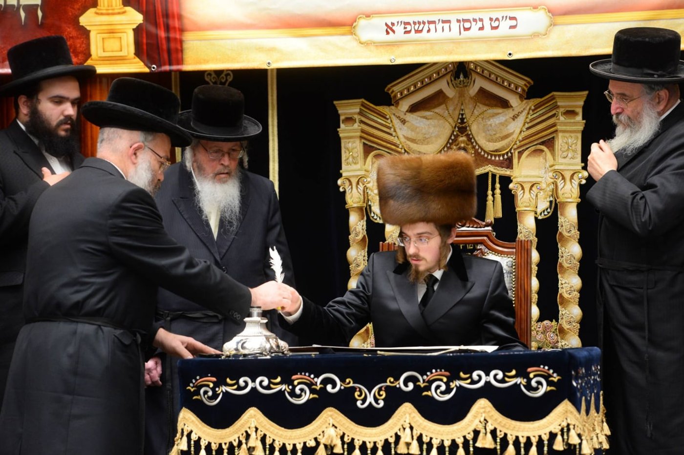 טיש יארצייט בסאדיגורה וכתיבת ספר תורה; תיעוד