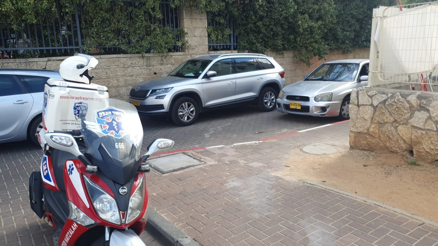 אלעד: בן 53 נפל מגג הבניין; מצבו בינוני