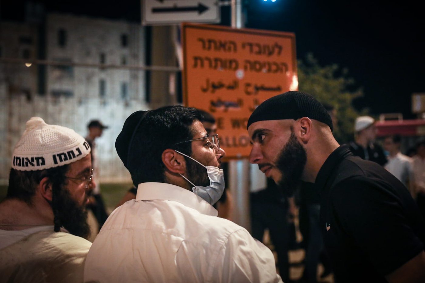 ערבים וחרדים מתעמתים, אמש; למצולמים אין קשר לכתבה