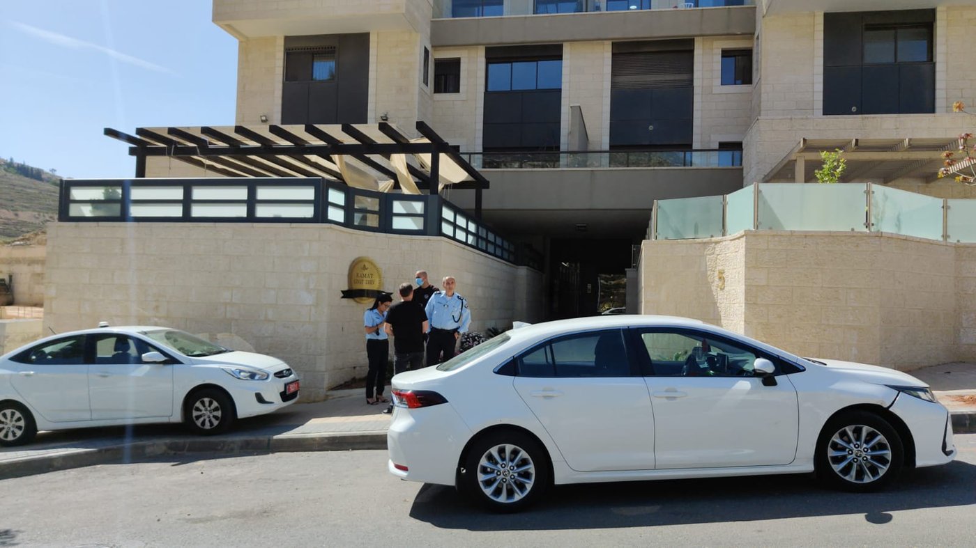 ביתו של משי זהב, הבוקר
