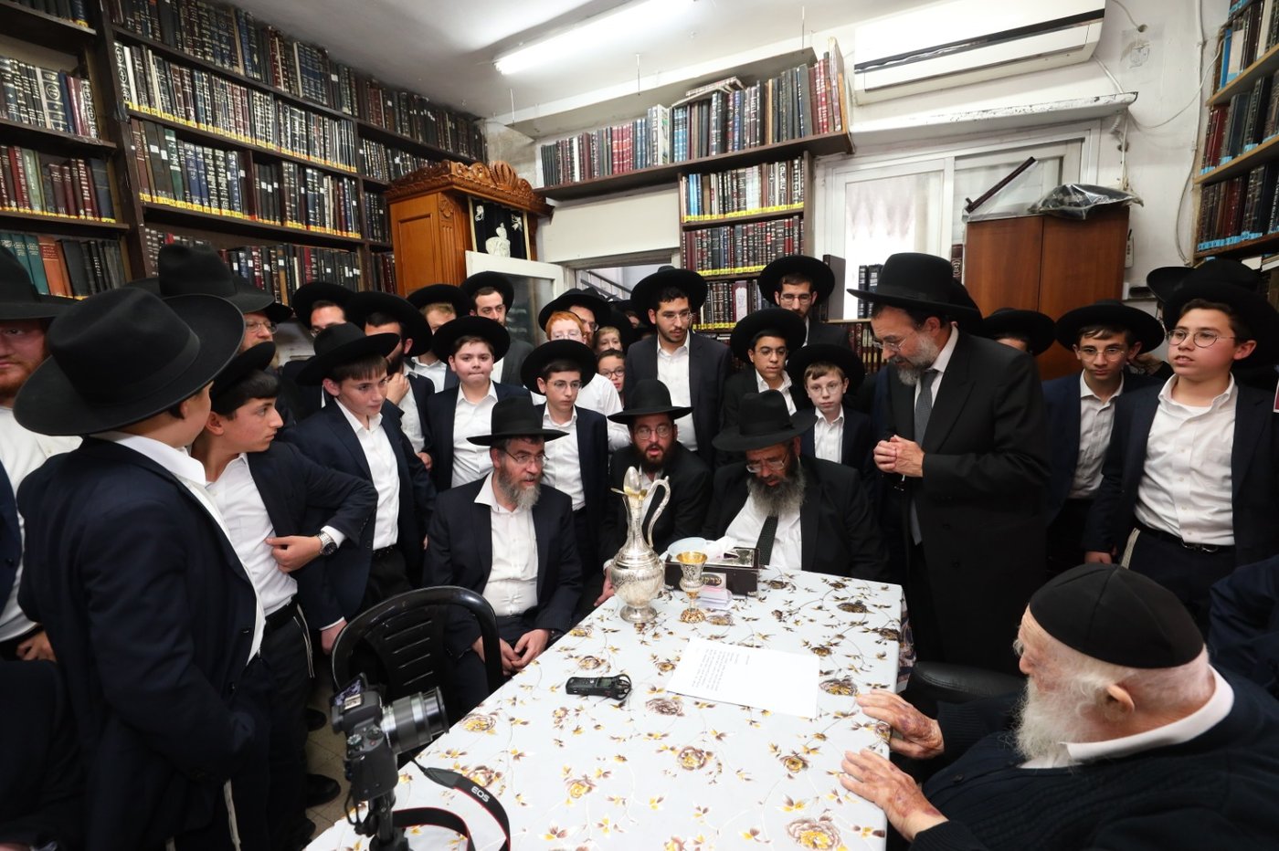בבית הגר"ח: מעמד פתיחת הישיבה שהתפצלה