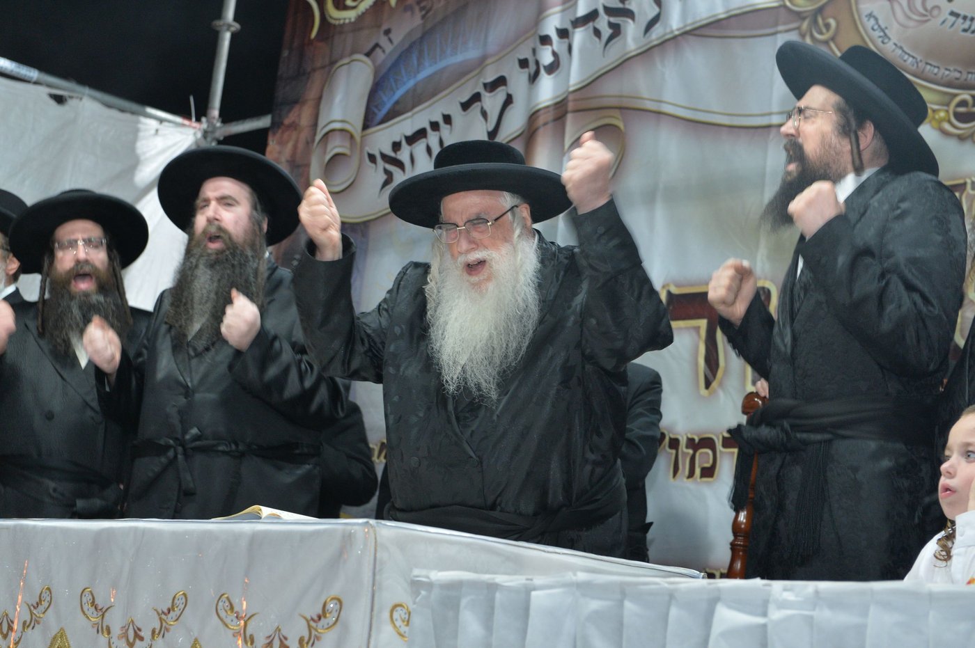 תיעוד: מראות ל"ג בעומר בחסידות צאנז