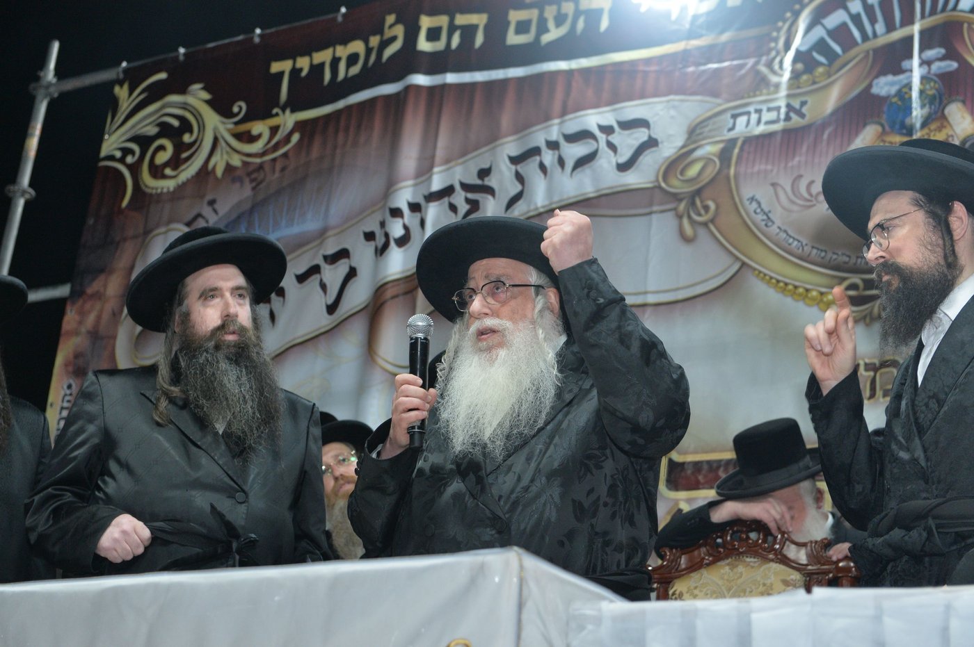 תיעוד: מראות ל"ג בעומר בחסידות צאנז