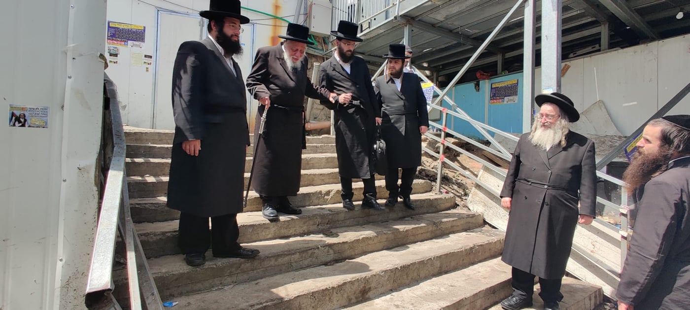 הרבי מקאפיטשניץ עלה למירון וניחם את האבלים