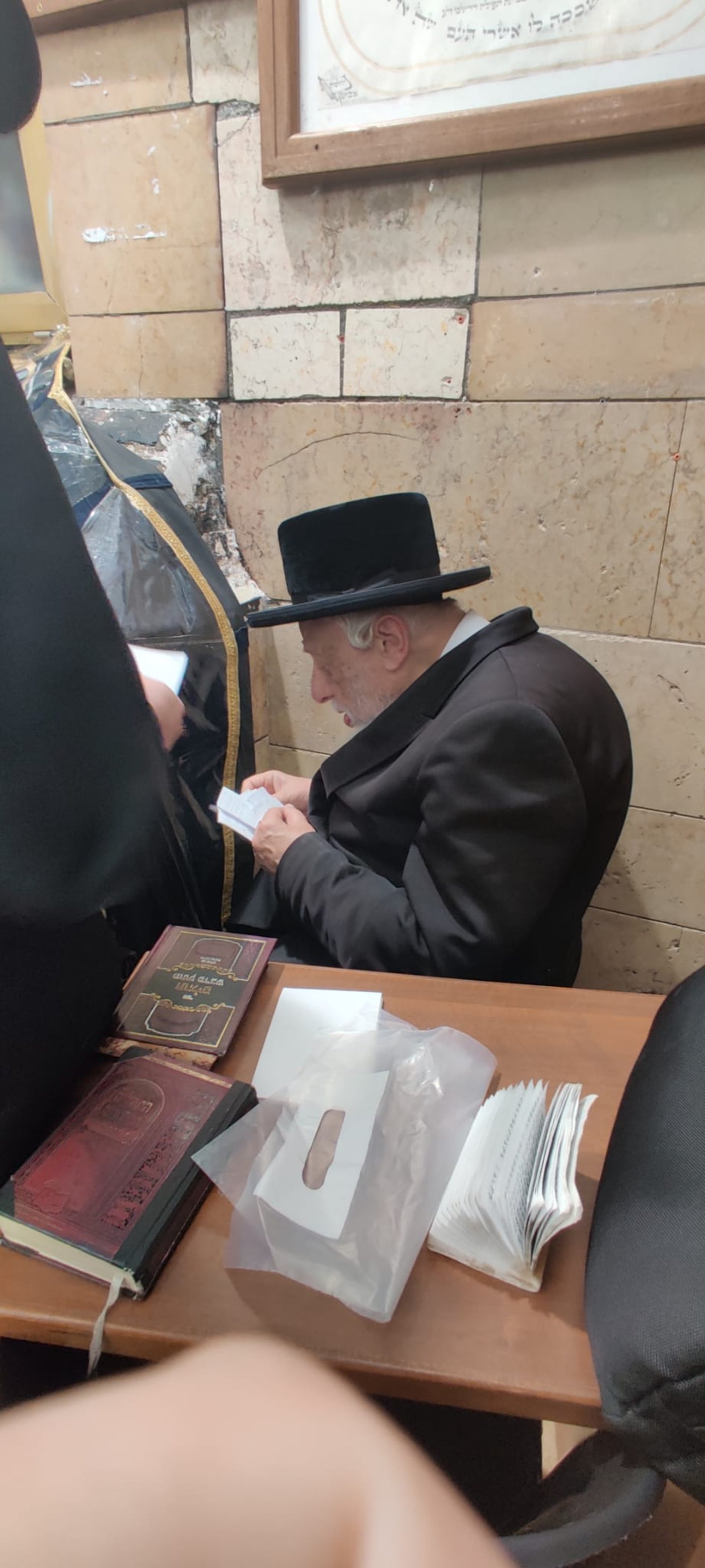 הרבי מקאפיטשניץ עלה למירון וניחם את האבלים