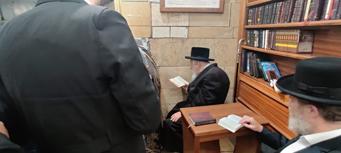 הרבי מקאפיטשניץ עלה למירון וניחם את האבלים