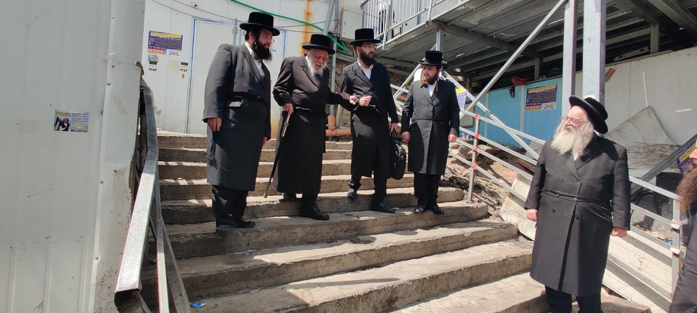 הרבי מקאפיטשניץ עלה למירון וניחם את האבלים