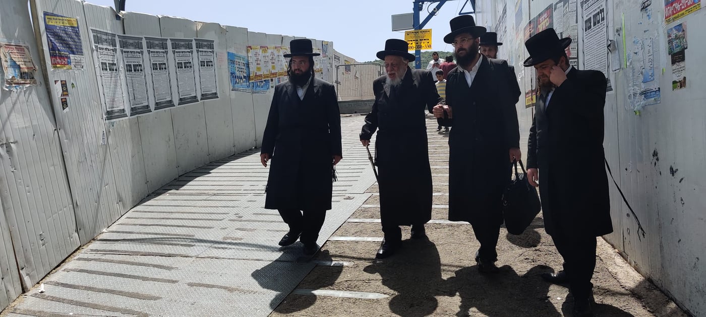הרבי מקאפיטשניץ עלה למירון וניחם את האבלים