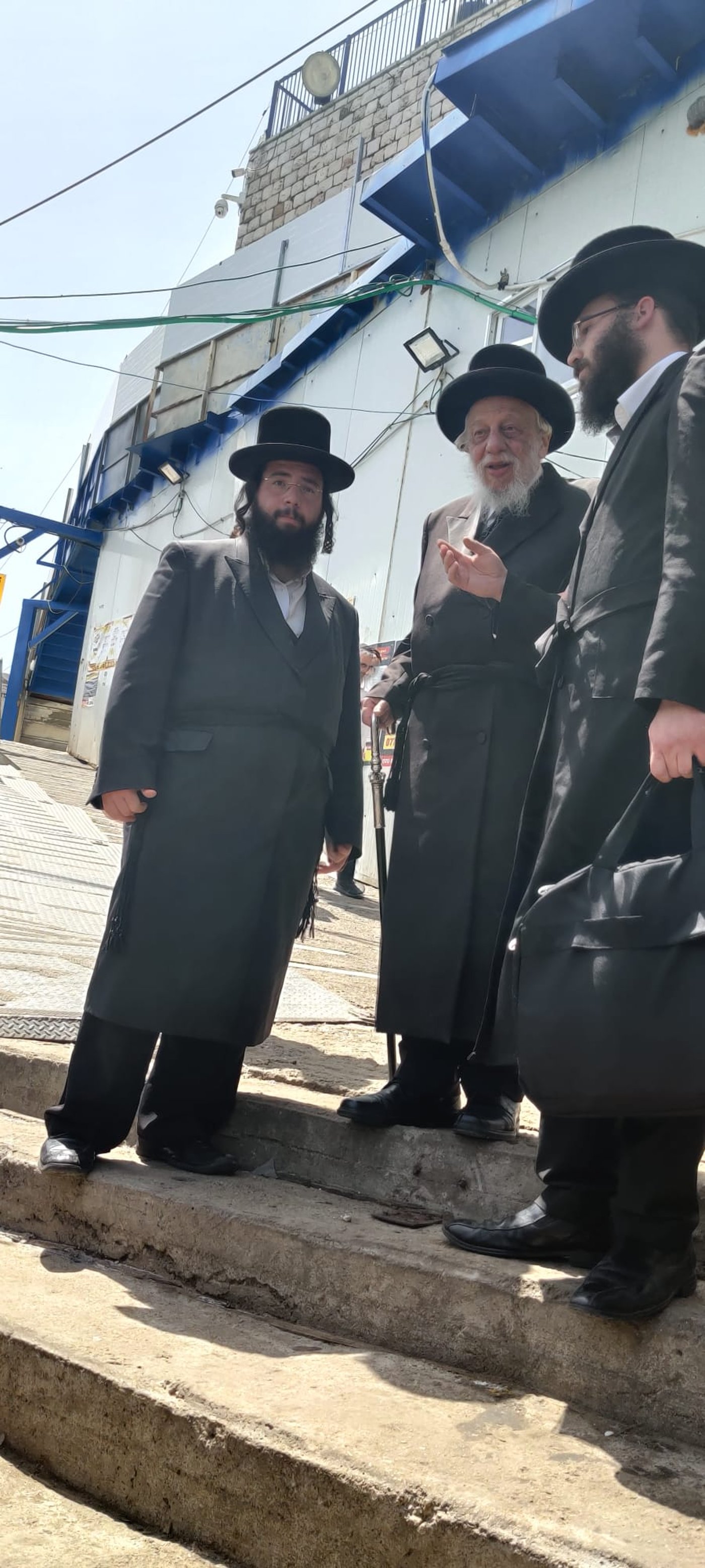 הרבי מקאפיטשניץ עלה למירון וניחם את האבלים