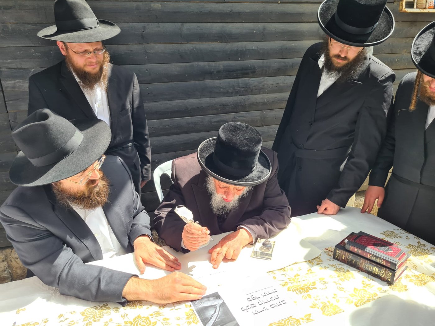הרבי מקאפיטשניץ עלה למירון וניחם את האבלים