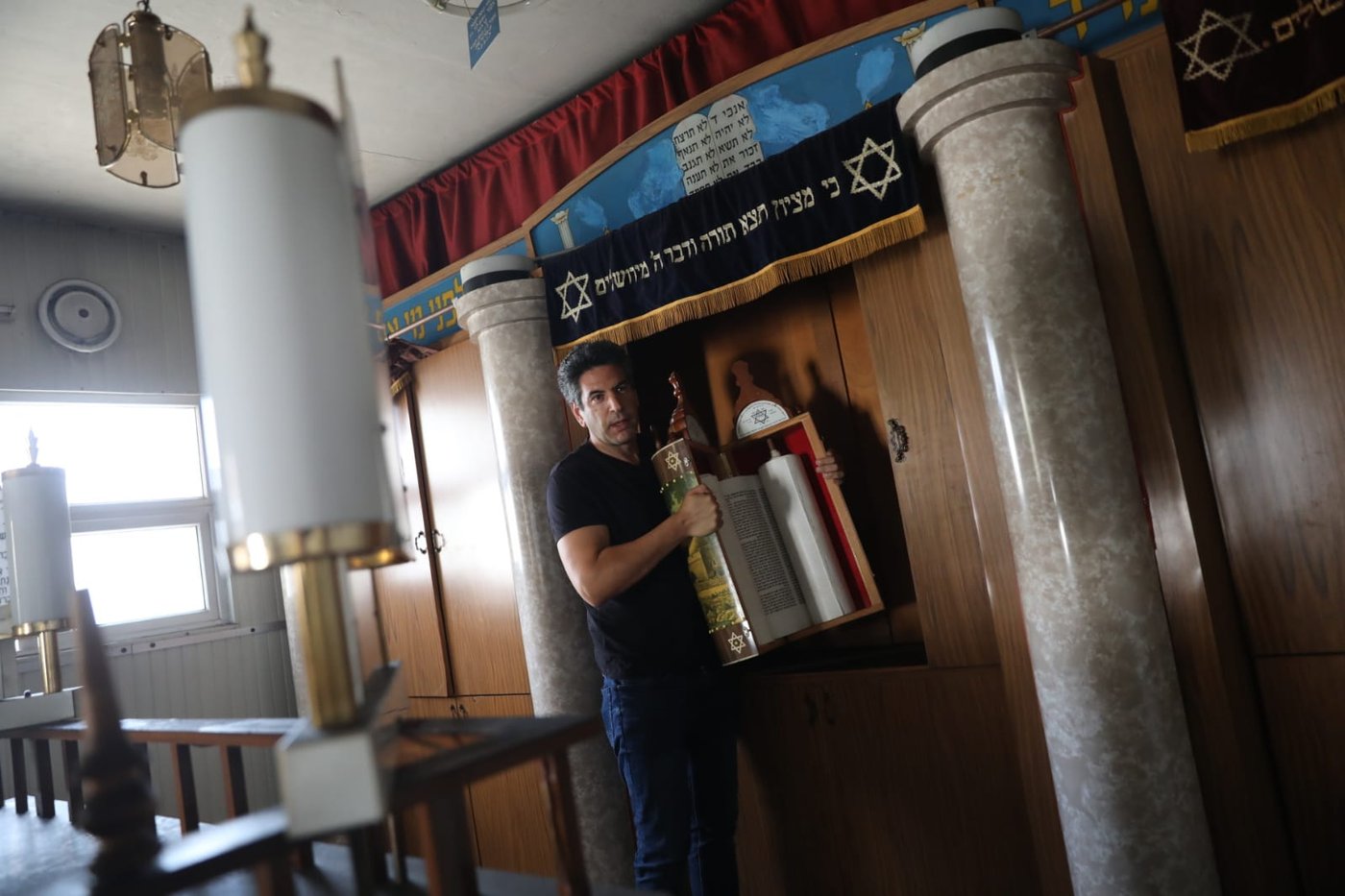 בית הכנסת נשרף וניזוק; ספרי התורה ניצלו