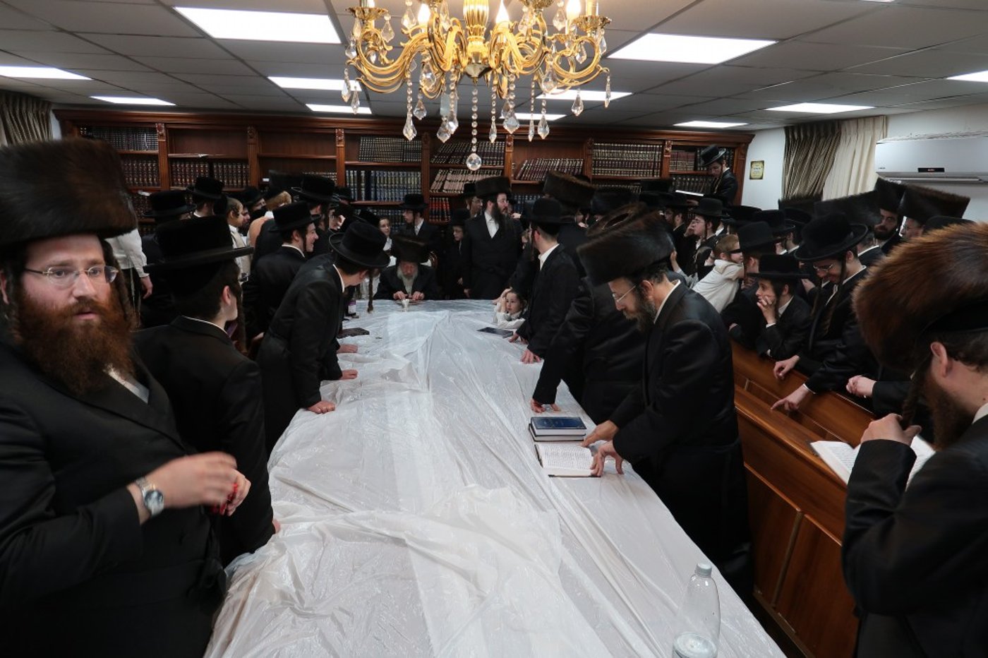 צפו: האדמו"ר מזוועהיל שבת בביתר עילית