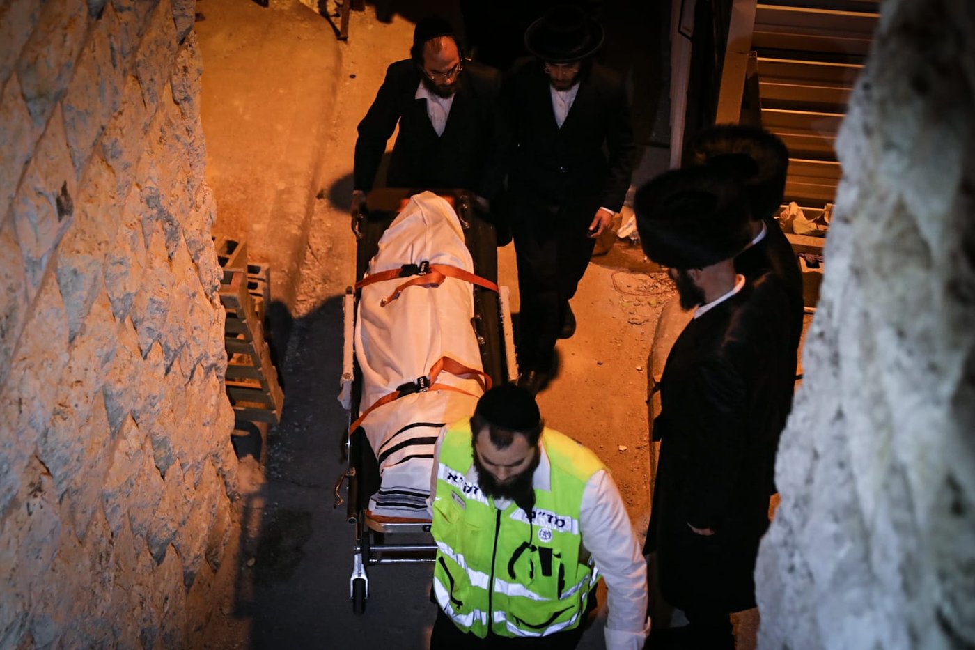 לאחר חצות: שני חסידי קרלין שנהרגו באסון הובאו למנוחות