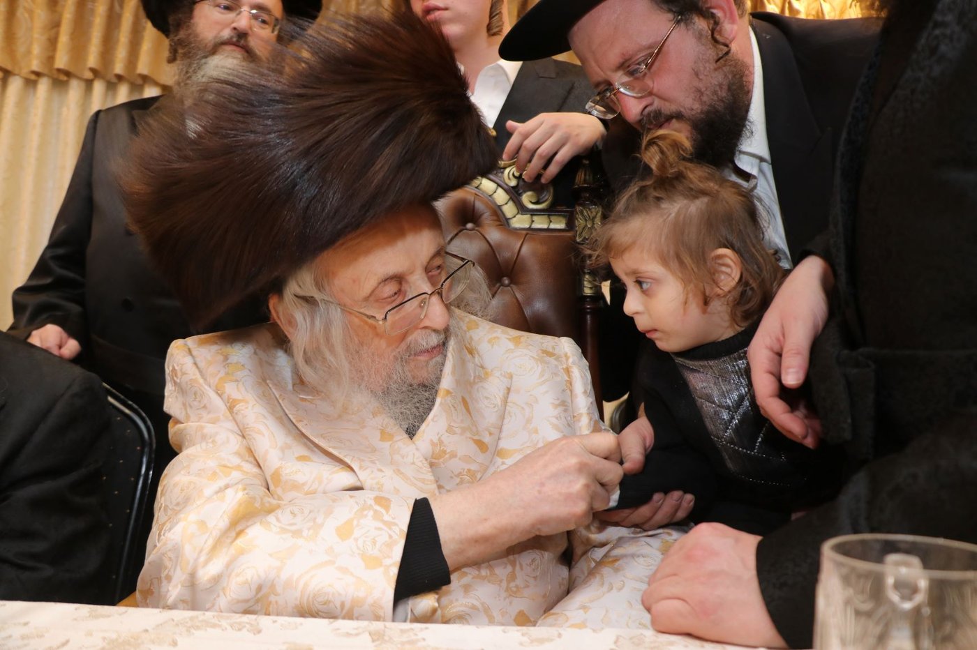 שמחת החתונה לנכדת גאב"ד העדה החרדית הגרי"ט וייס