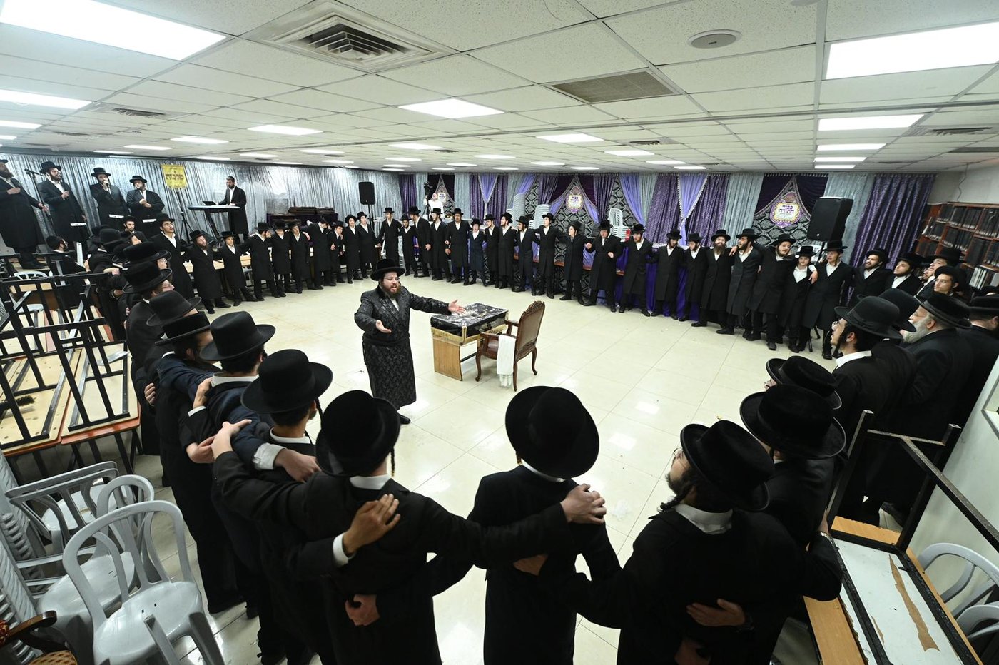 מעמד כבוד התורה בישיבת 'חוקי חיים' - שומרי אמונים