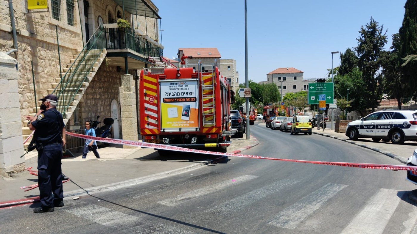 תינוקת נפצעה קל בשריפה בבניין מגורים