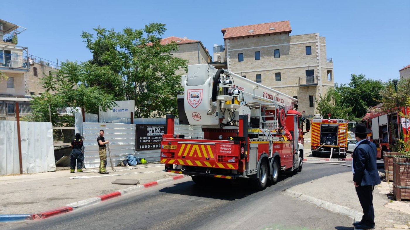 תינוקת נפצעה קל בשריפה בבניין מגורים