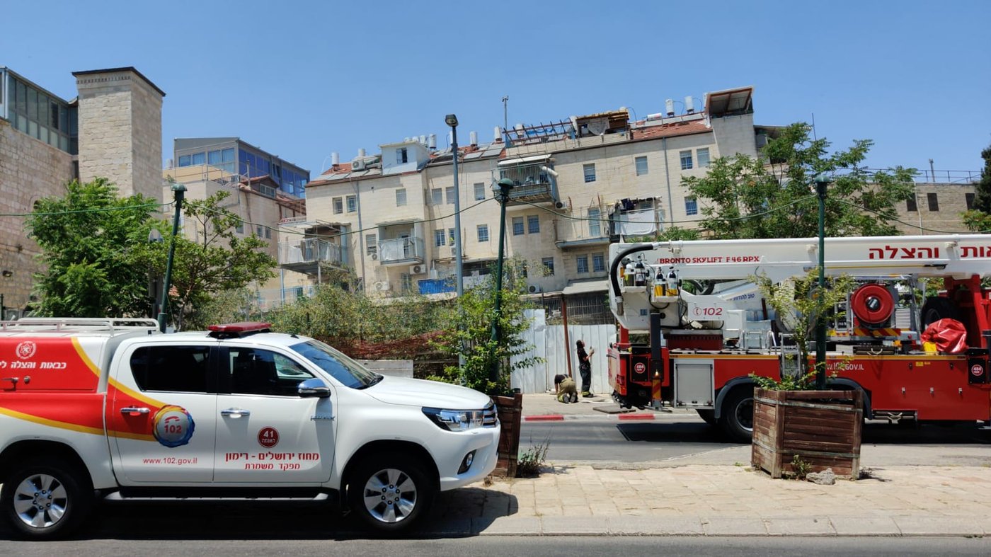 תינוקת נפצעה קל בשריפה בבניין מגורים