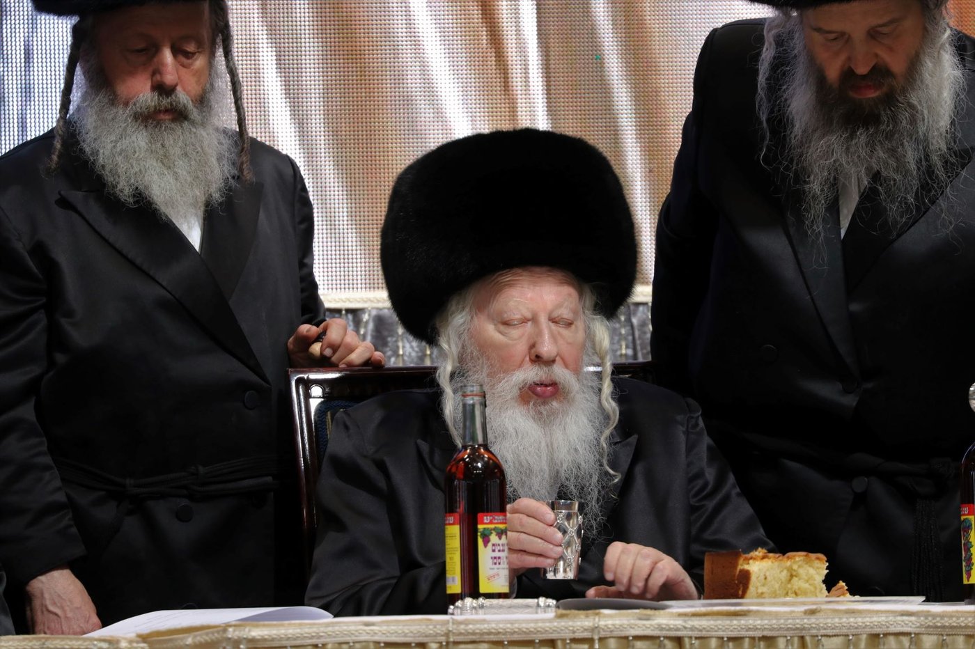 הרבי מגור בברכה על הכוס