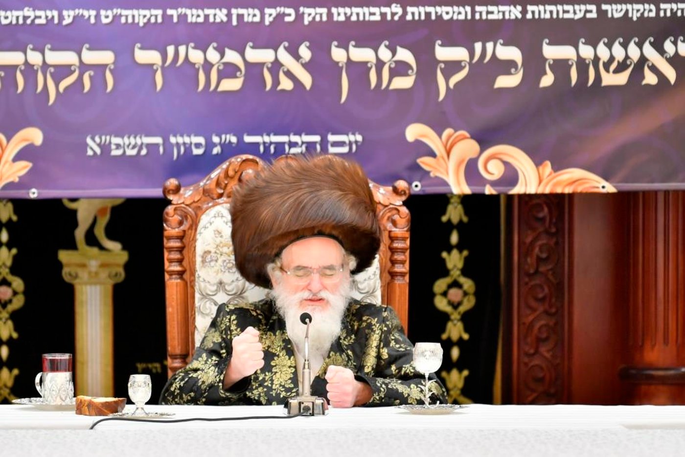 לע"נ החסיד: בויז'ניץ חגגו הכנסת ספר תורה חדש