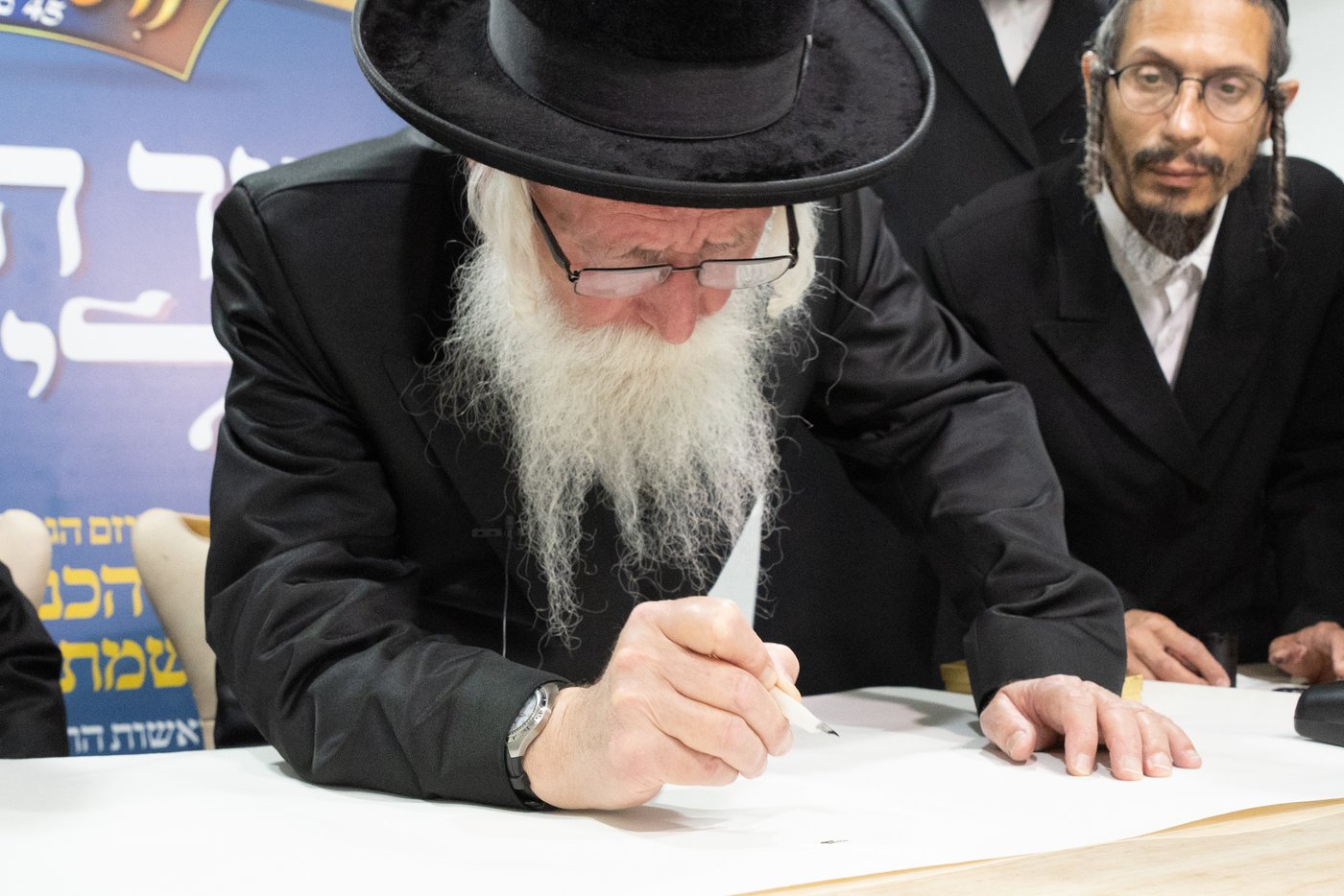 גדולי התורה החלו בכתיבת 45 ספרי התורה