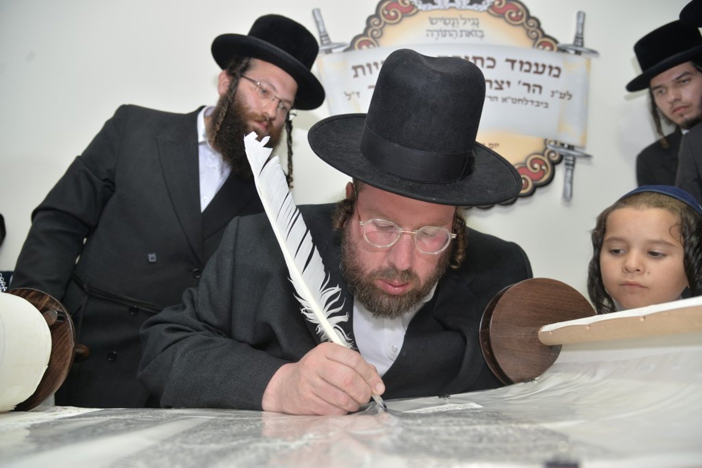 בבאיאן בביתר עילית הכניסו ספר תורה חדש