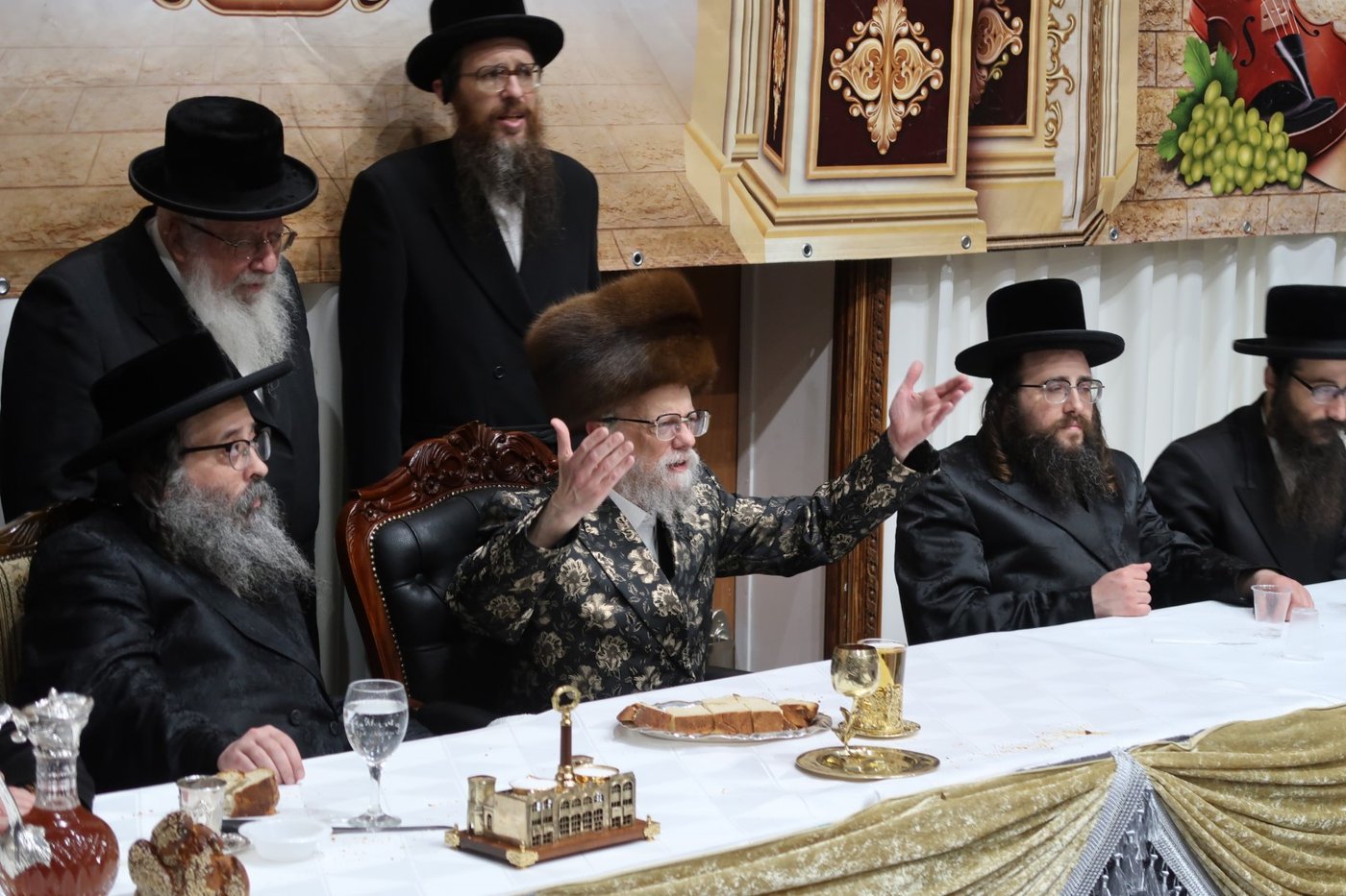 לקראת החתונה הגדולה: מעמד 'סעודת עניים' בסערט ויז'ניץ