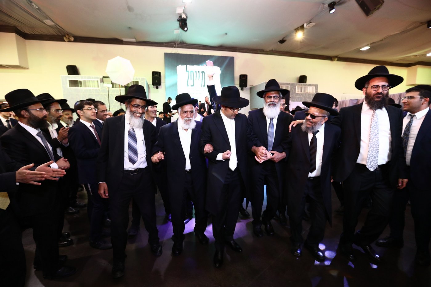 הגר"ש מחפוד השיא את נכדו • צפו בגלריה