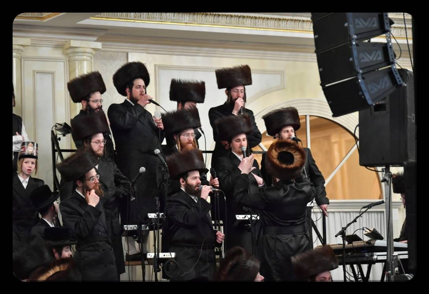 המונים בחתונת נכד הרבי מויז'ניץ בארה"ב