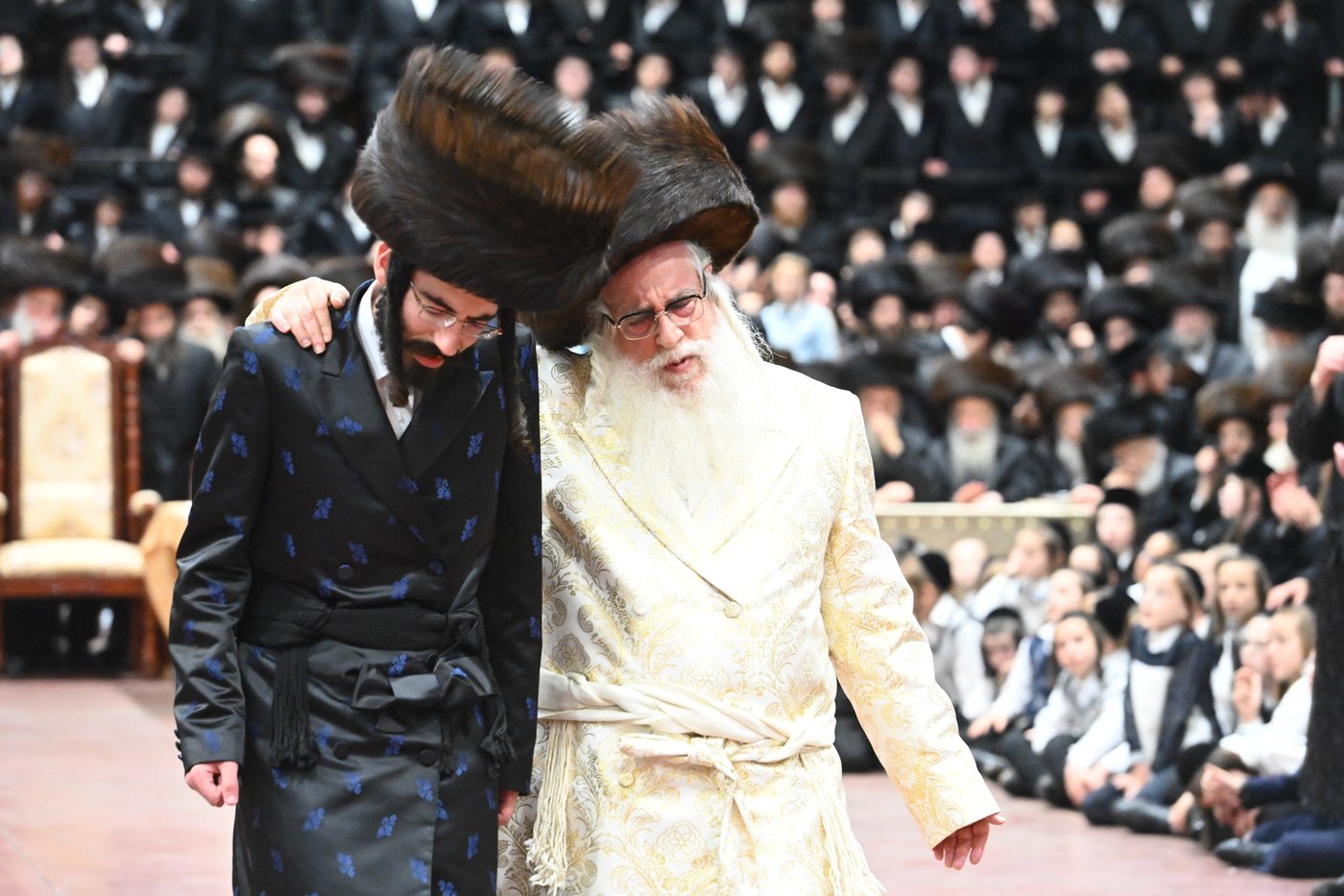 תיעוד: אלפים בחתונת נכדתו של האדמו"ר