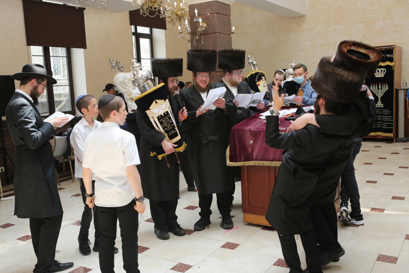 לאחר מאה שנה: ספר תורה חדש בז'יטומיר