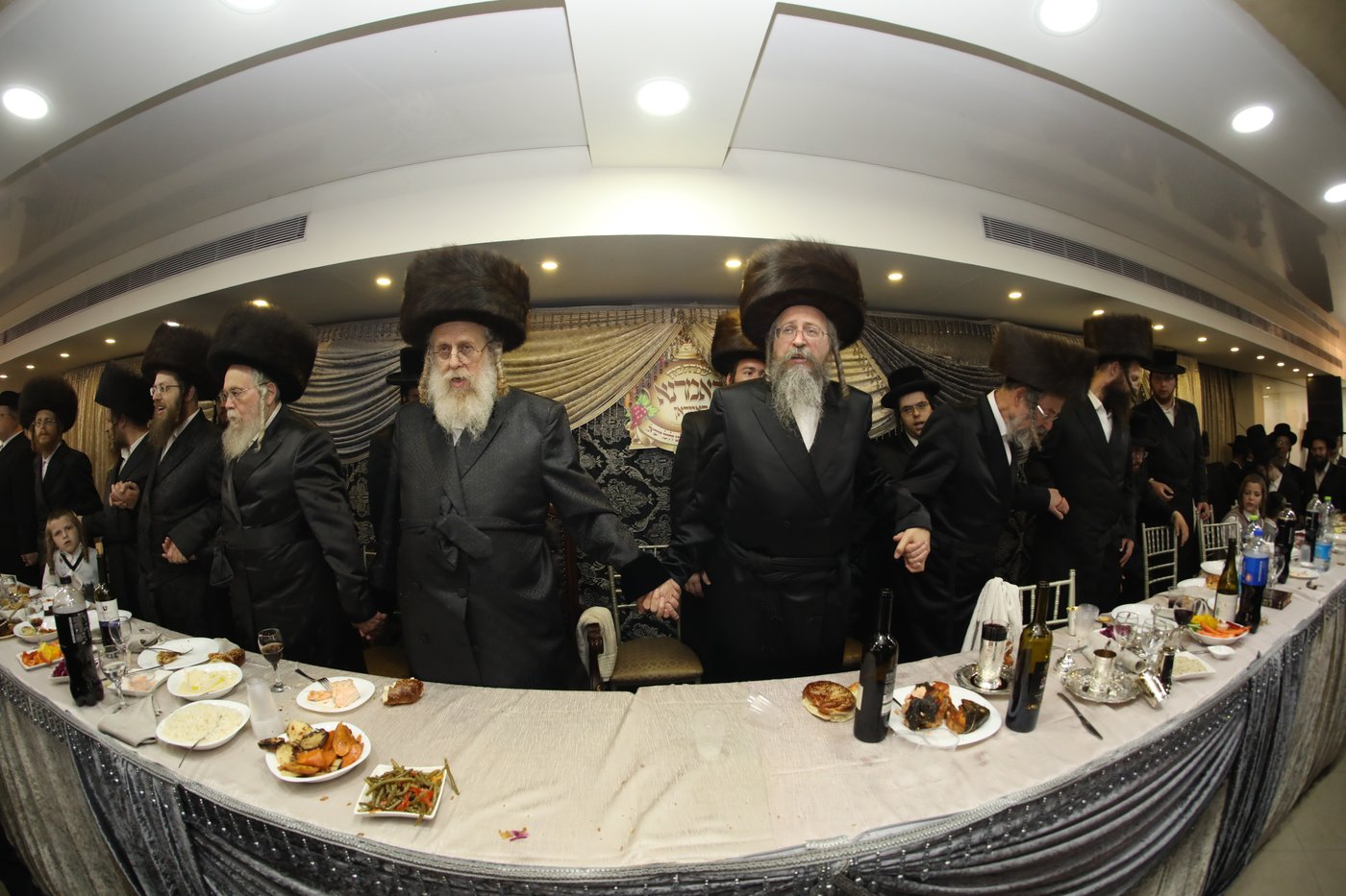 שמחת החתונה בחצרות קאמרנא - סאווראן