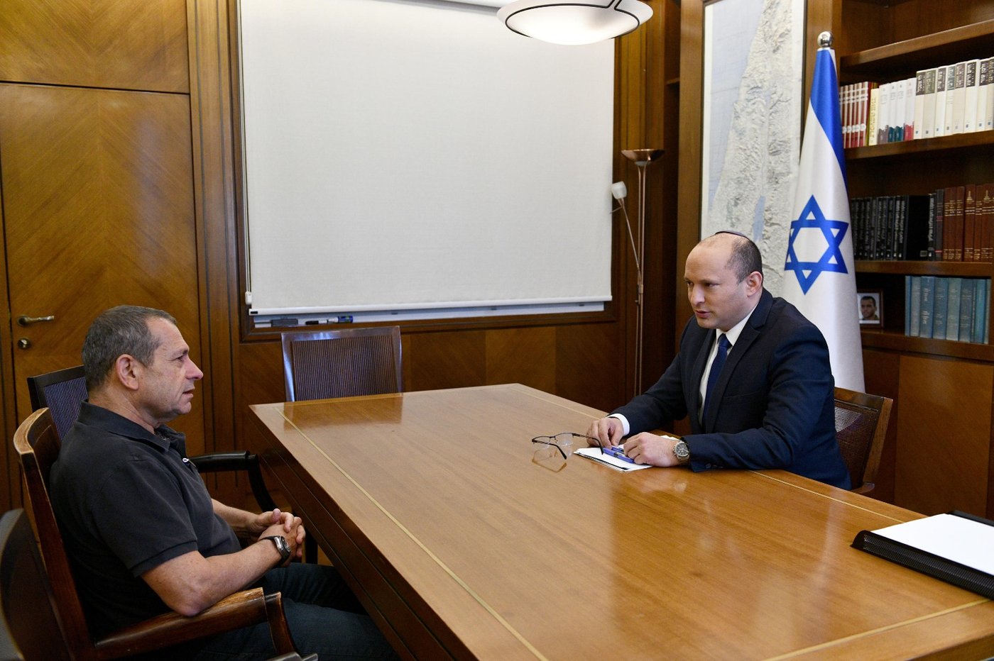 ראש הממשלה בנט האריך את כהונת ארגמן כראש השב"כ