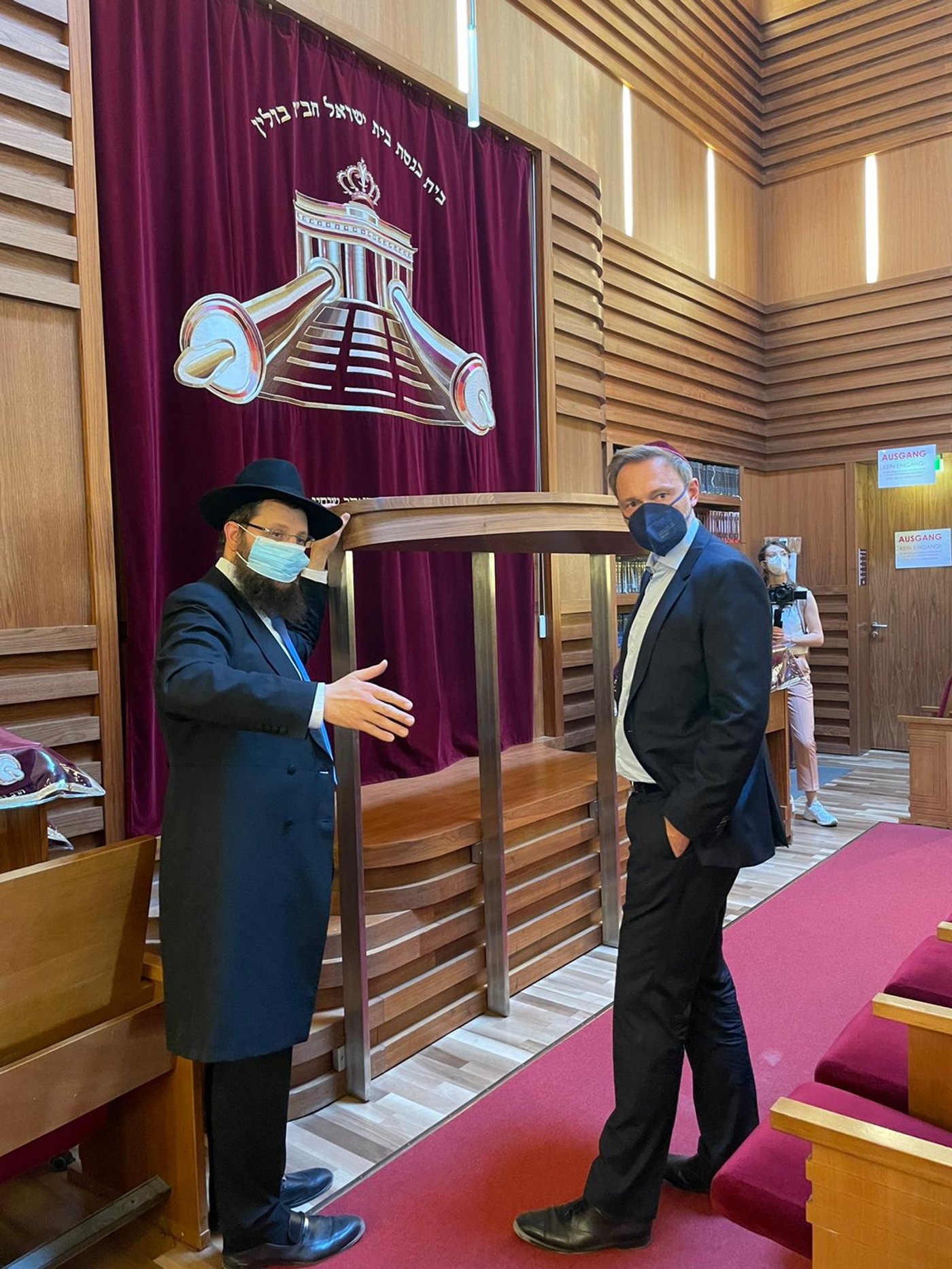 יו"ר המפלגה הגרמנית "זוהי מהפכה יהודית"